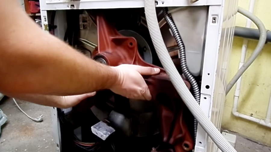 Работаем в мастерской с барабаном и мотором.