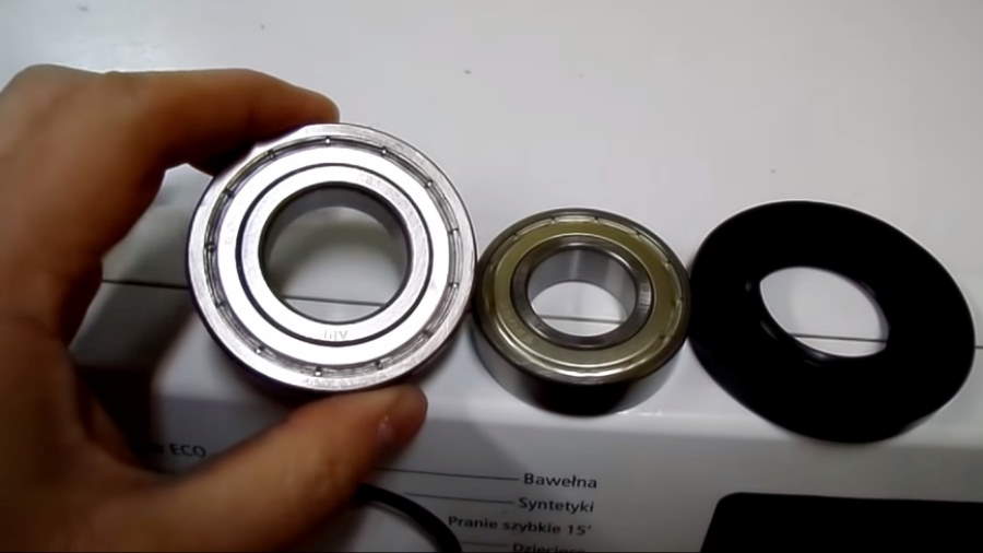 Стиралка шумит, требуется ремонт подшипника.